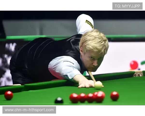 世界冠军比赛中突然停下捡硬币