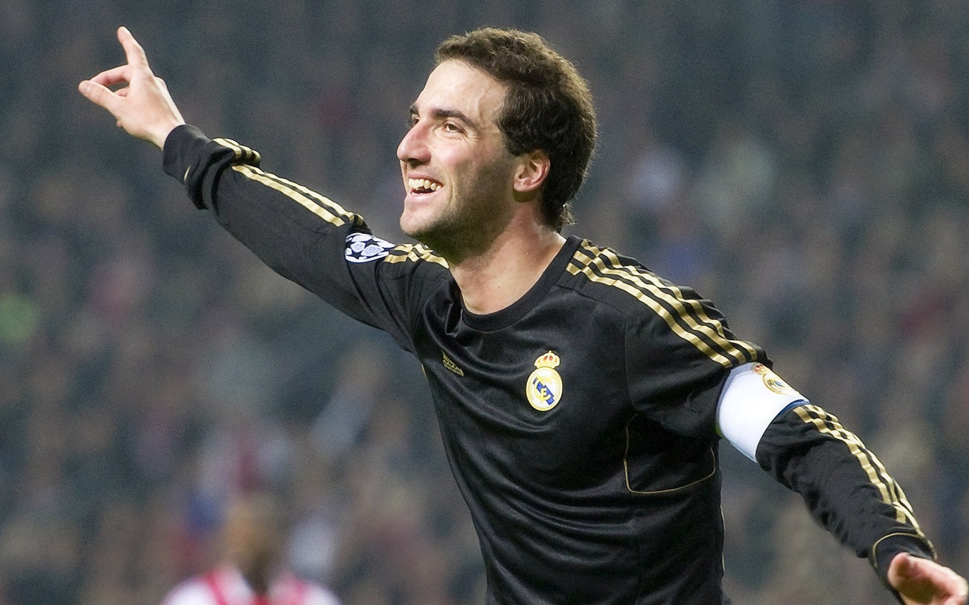 华体会登陆-俱乐部官方回应球迷关切，承诺改善观赛体验，俱乐部球服